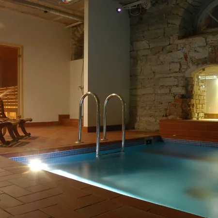 16eur - 珐特玛格丽特旅舍 *