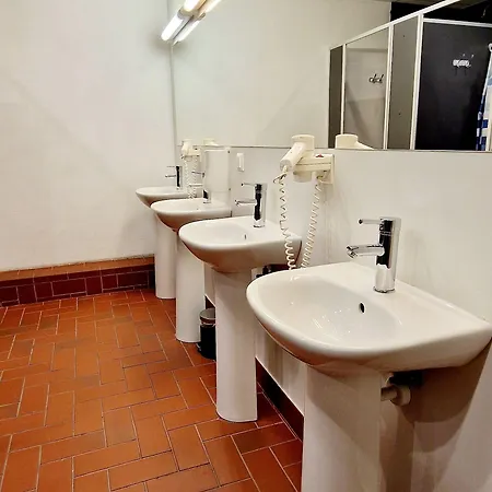 旅馆 16eur - 珐特玛格丽特旅舍 *