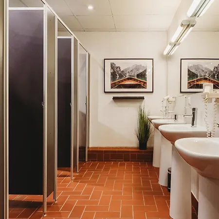 16eur - Fat Margaret's Vandrerhjem *